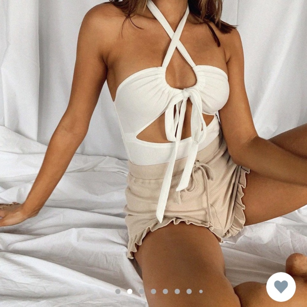 NEVER WORN ADORABLE WHITE BODYSUIT